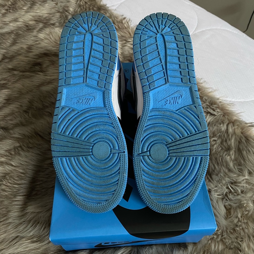 Air Jordan 1 Retro High OG UNC Toe (GS) - FD1437 - 400 - US - Picture 10 of 16